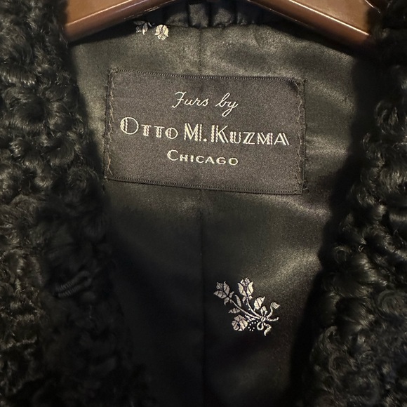 Curled lamb fur coat - Picture 4 of 10